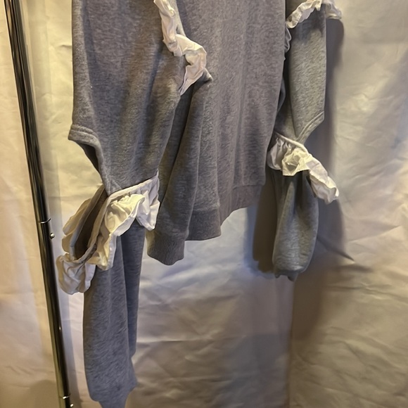 English Factory crewneck with elbow cutout and ruffle detail - Picture 2 of 3
